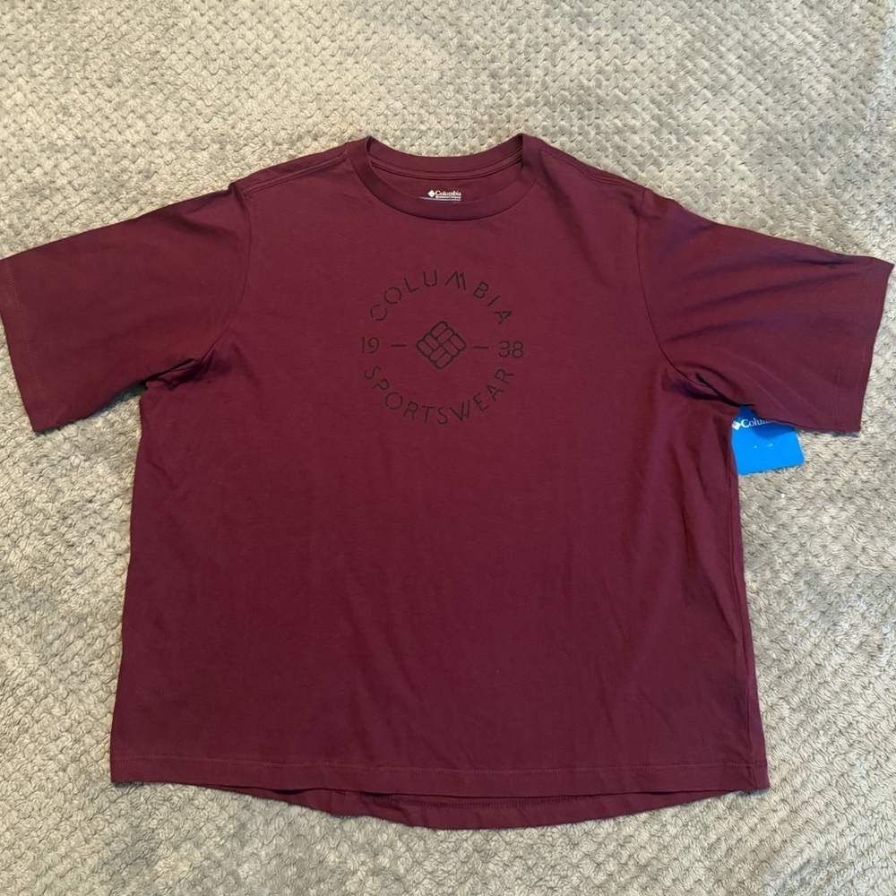 Columbia Women’s Burgundy Short Sleeve Tee Size Medium NWT